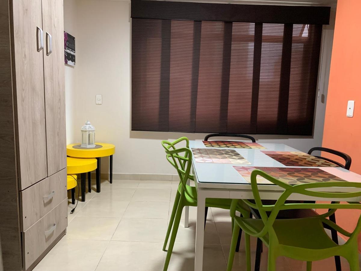 Apartamentos Laureles De La 70 Меделин Екстериор снимка