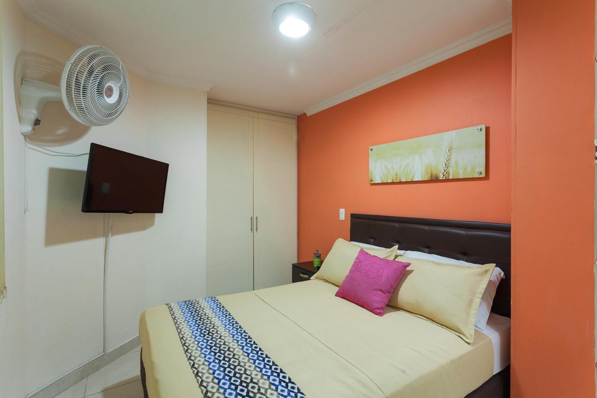 Apartamentos Laureles De La 70 Меделин Екстериор снимка